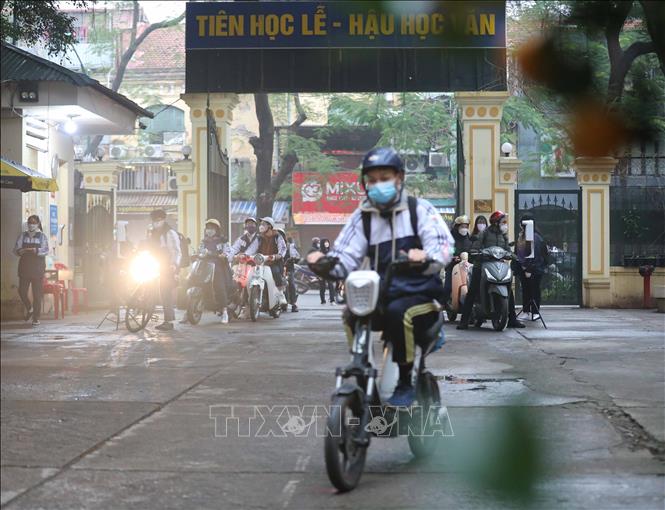 Ngày đầu tiên sau kỳ nghỉ Tết, học sinh khối 12 trường THPT Việt Đức đã trở lại trường học. Ảnh: Thanh Tùng - TTXVN 