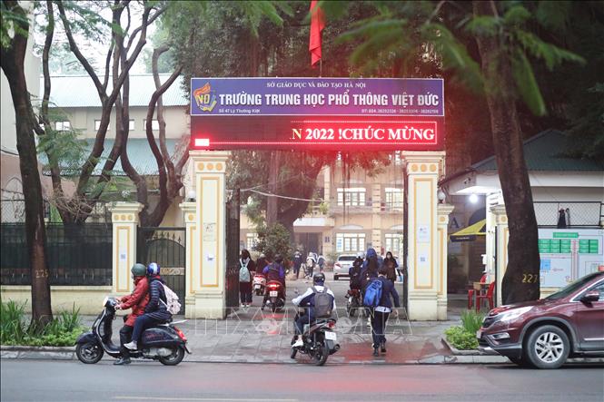 Ngày đầu tiên sau kỳ nghỉ Tết, học sinh khối 12 trường THPT Việt Đức đã trở lại trường học. Ảnh: Thanh Tùng - TTXVN 