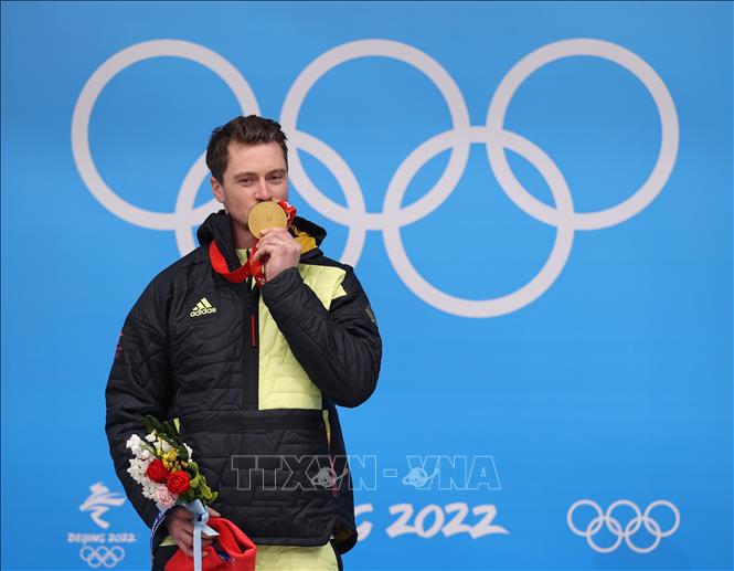 Trong ảnh: VĐV Johannes Ludwig của Đức giành HCV nội dung trượt băng nằm ngửa đơn nam tại Olympic mùa Đông Bắc Kinh 2022, ngày 6/2/2022. Ảnh: THX/TTXVN