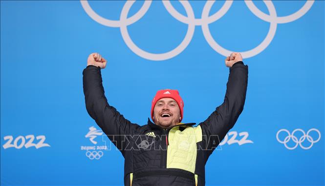 Trong ảnh: VĐV Johannes Ludwig của Đức giành HCV nội dung trượt băng nằm ngửa đơn nam tại Olympic mùa Đông Bắc Kinh 2022, ngày 6/2/2022. Ảnh: THX/TTXVN
