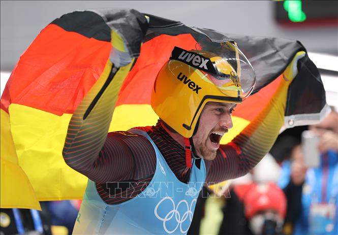 Trong ảnh: VĐV Johannes Ludwig của Đức giành HCV nội dung trượt băng nằm ngửa đơn nam tại Olympic mùa Đông Bắc Kinh 2022, ngày 6/2/2022. Ảnh: THX/TTXVN