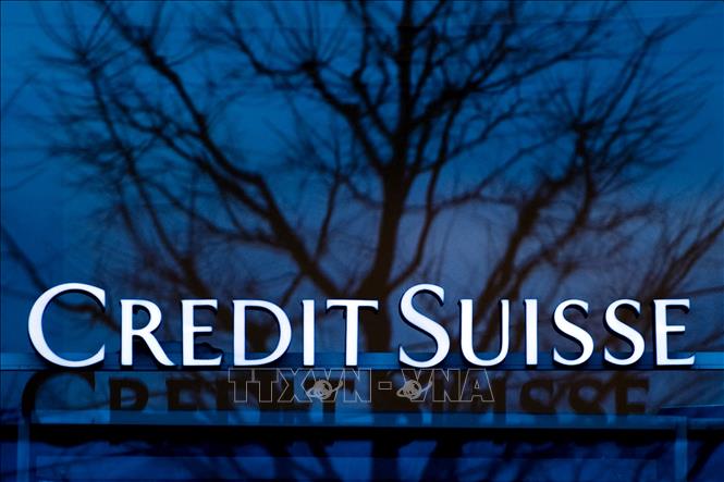 Trong ảnh: Biểu tượng Credit Suisse tại chi nhánh của ngân hàng này ở Lausanne, Thụy Sĩ. Ảnh: AFP/TTXVN
