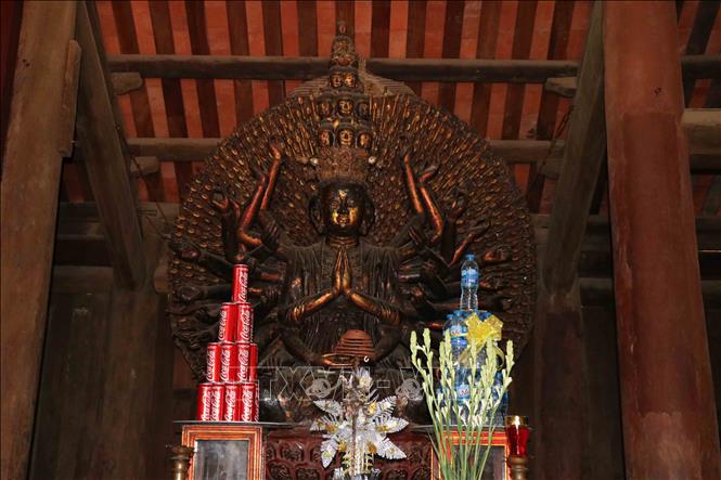 Avalokitesvara Bodhisattva Statue with 1,000 arms and 1,000 eyes in the pagoda has been ranked National Treasure since 2012. VNA Photo: Thanh Thương