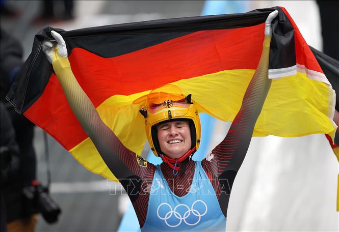 Trong ảnh: VĐV Natalie Geisenberger đoạt Huy chương Vàng cá nhân ở môn trượt máng nằm ngửa tại  Olympic mùa Đông 2022 ở thủ đô Bắc Kinh, Trung Quốc,  ngày 8/2/2022. Ảnh: THX/TTXVN