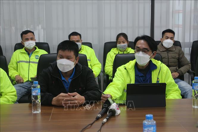Trong ảnh: Ông Chang Shih Yueh – Phó Giám đốc Công ty TNHH Việt Glory trả lời Công ty sẽ dựa vào pháp luật của Việt Nam và Luật Lao động của Việt Nam để giải quyết. Ảnh: Bích Huệ - TTXVN
