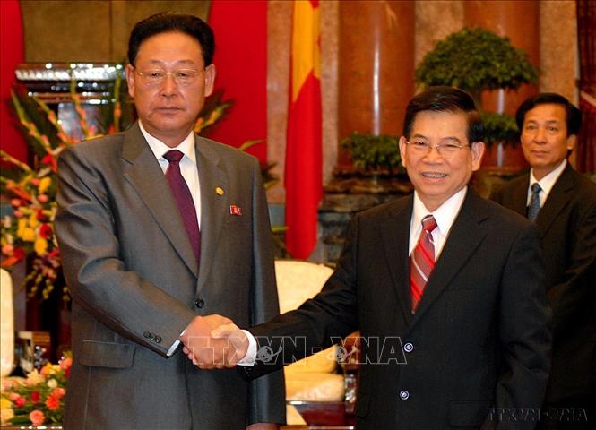 Chủ tịch nước Nguyễn Minh Triết tiếp Thủ tướng Nội các CHDCND Triều Tiên Kim Yong-il thăm chính thức Việt Nam, ngày 29/10/2007, tại Phủ Chủ tịch. Ảnh: Nhan Sáng –TTXVN
