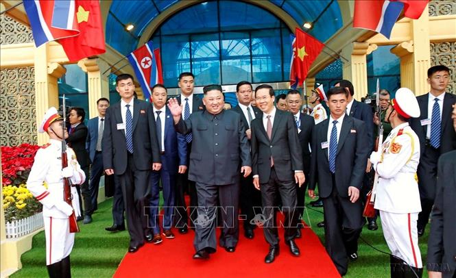 Sáng 26/2/2019, Chủ tịch Triều Tiên Kim Jong-un đến Việt Nam, bắt đầu chuyến tham dự Hội nghị thượng đỉnh Mỹ - Triều Tiên lần thứ hai tại Hà Nội và thăm hữu nghị chính thức Việt Nam. Ảnh: Nhan Sáng-TTXVN

