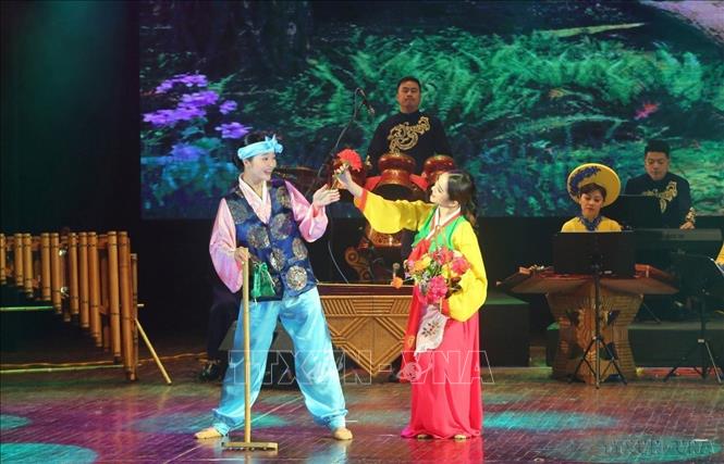 Tiết mục múa truyền thống Triều Tiên “Anh chàng cắt cỏ và cô gái hái hoa rừng