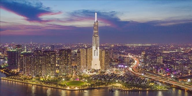 Khách sạn Vinpearl Luxury Landmark 81 và Đài quan sát Landmark 81 Sky View ở TP Hồ Chí Minh. Ảnh: TTXVN
