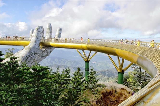 Cầu Vàng ở khu du lịch Bà Nà Hill (Đà Nẵng). Ảnh: Trọng Đạt – TTXVN