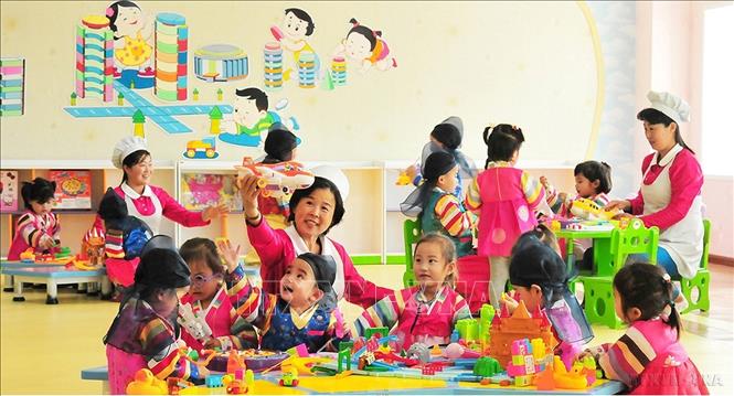 Giờ học xếp hình của trẻ em Triều Tiên. Ảnh: Hãng thông tấn Triều Tiên
