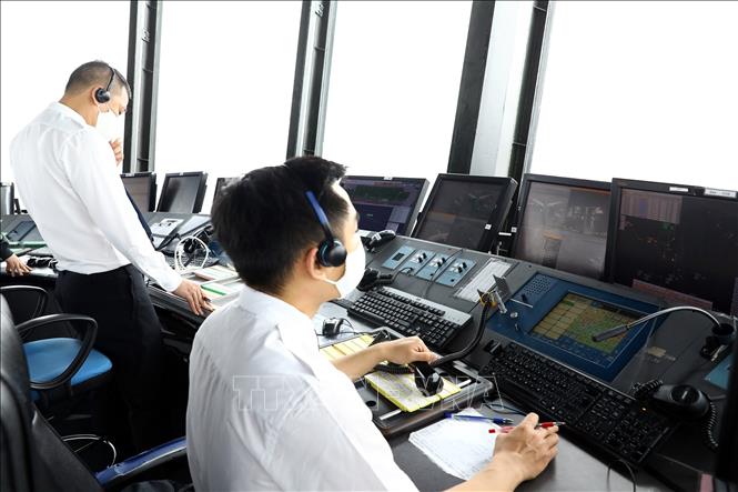Photo: An air traffic control tower of Vietnam Air Traffic Management Corporation (VATM) at the Hanoi-based Noi Bai International Airport. VNA Photo: Huy Hùng