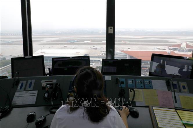 Photo: An air traffic control tower of Vietnam Air Traffic Management Corporation (VATM) at the Hanoi-based Noi Bai International Airport. VNA Photo: Huy Hùng