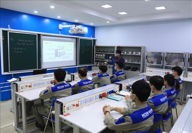 Trong ảnh: Giờ học của sinh viên lớp Điện công nghiệp (Trường Cao đẳng Cơ điện Hà Nội). Ảnh: Hoàng Hiếu - TTXVN 