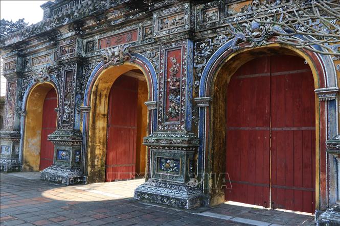 Trong ảnh: Biều tượng Hổ phù trên vòm cổng cửa Hiển Nhơn ở Đại Nội Huế. Ảnh: Đỗ Trưởng – TTXVN