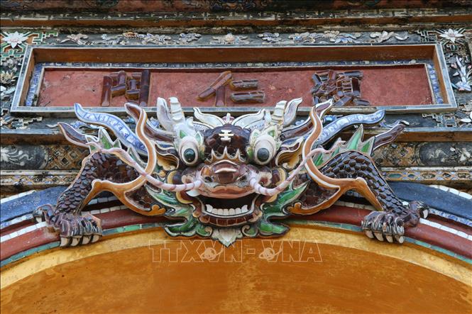 Trong ảnh: Biều tượng Hổ phù trên vòm cổng cửa Hiển Nhơn ở Đại Nội Huế. Ảnh: Đỗ Trưởng – TTXVN
