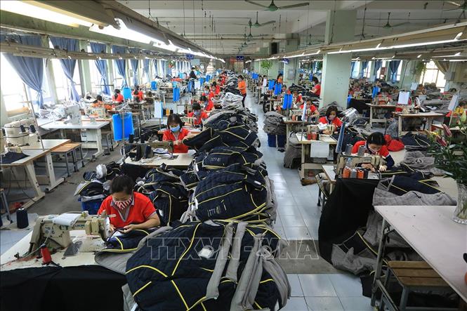 Trong ảnh: Công nhân Công ty CP may Chiến Thắng có việc làm ổn định, đời sống được nâng cao. Ảnh: Tuấn Anh - TTXVN