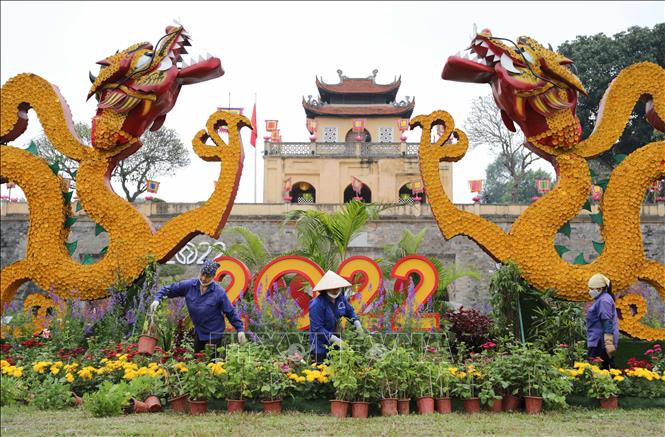 Vệ sinh, khử khuẩn các khu vực đón tiếp, nhà trưng bày và các điểm di tích, đảm bảo môi trường tham quan an toàn, xanh, sạch, đẹp... Ảnh: Thanh Tùng - TTXVN 