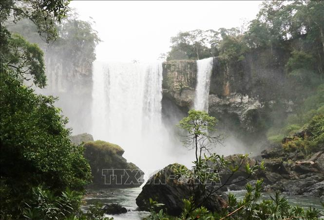 Photo: A beautiful waterfal in Kon Chu Rang natural reserve. VNA Photo: Hồng Điệp