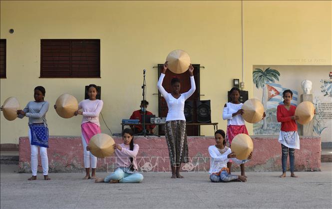 Photo: An art performance by students of Nguyen Van Troi school. VNA Photo: Lê Hà