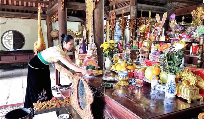Trong ảnh: Người dân tới thăm Đền thờ Vua Lê Lợi, ở xã Lê Lợi, huyện Nậm Nhùn ngày đầu năm với mong muốn cầu cho năm mới sức khỏe dồi dào, vạn sự an khang. Ảnh: Nguyễn Oanh-TTXVN