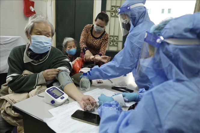 Trong ảnh: Khu vực khám sàng lọc trước tiêm tại điểm tiêm chủng vaccine phòng COVID-19 phường Hàng Bông (quận Hoàn Kiếm). Ảnh: Minh Quyết - TTXVN