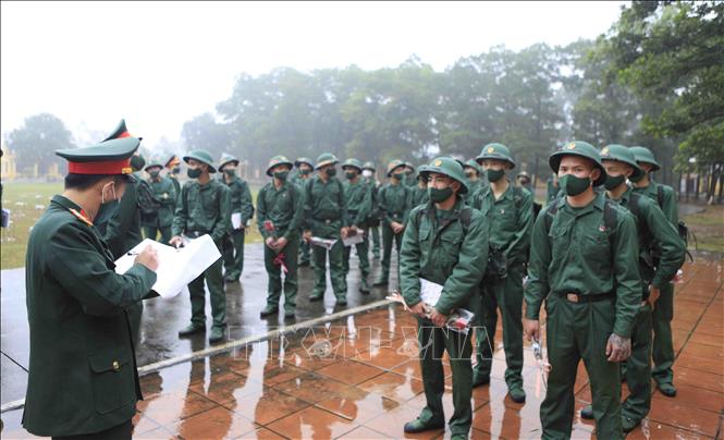 Trong ảnh: Chiến sĩ mới sau kiểm tra COVID -19 sẽ được biên chế về Trung đoàn bộ binh 66. Ảnh: Hoàng Hùng- TTXVN