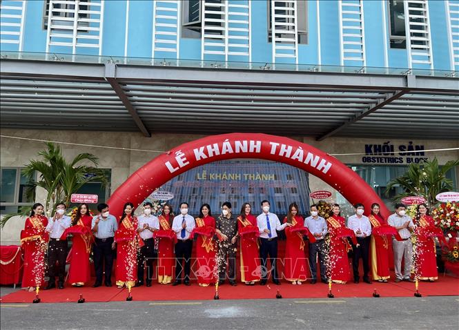 Trong ảnh: Lãnh đạo tỉnh An Giang cắt băng khánh thành giai đoạn 1 công trình Bệnh viện Sản-Nhi An Giang, khối Sản 200 giường. Ảnh: Thanh Sang – TTXVN
