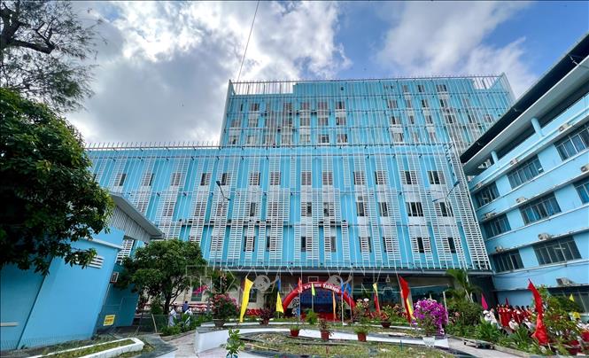 Trong ảnh: Bệnh viện Sản-Nhi An Giang giai đoạn 1 khối Sản 200 giường cao 10 tầng đưa vào hoạt động. Ảnh: Thanh Sang – TTXVN