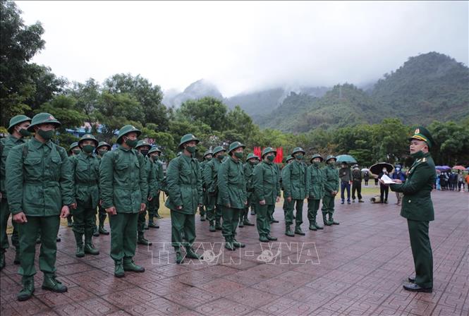 Các đơn vị nhận quân kiểm tra quân số tại lễ giao nhận quân năm 2022 của huyện biên giới Phong Thổ, tỉnh Lai Châu. Ảnh: Quý Trung – TTXVN