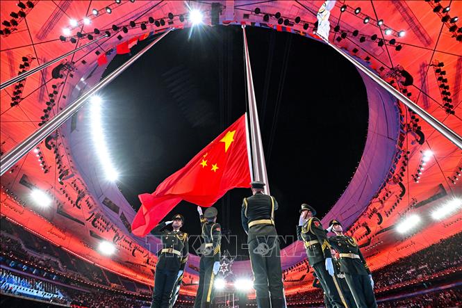 Trong ảnh: Lễ thượng cờ Trung Quốc tại lễ bế mạc Olympic mùa Đông Bắc Kinh 2022, Trung Quốc, ngày 20/2/2022. Ảnh: AFP/ TTXVN