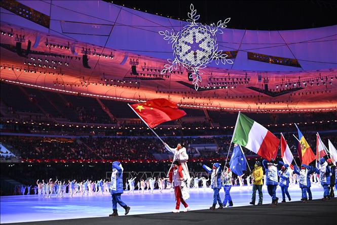 Trong ảnh: Các vận động viên diễu hành tại lễ bế mạc Olympic mùa Đông Bắc Kinh 2022, Trung Quốc, ngày 20/2/2022. Ảnh: THX/ TTXVN