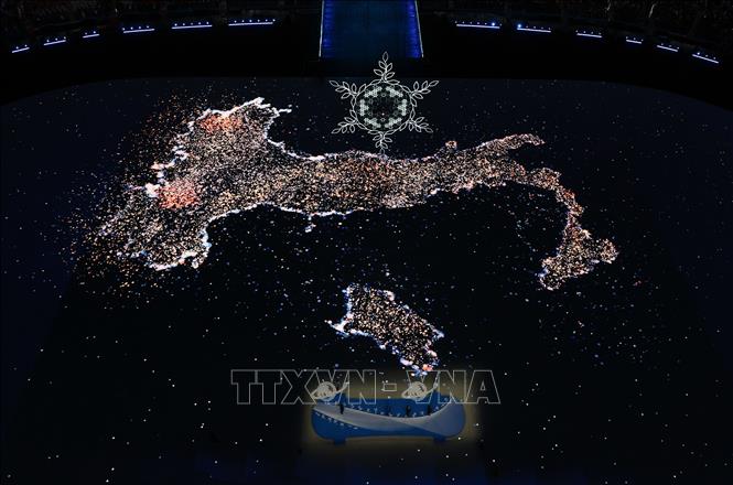 Trong ảnh: Lễ trao cờ Olympic tại lễ bế mạc Olympic mùa Đông Bắc Kinh 2022, Trung Quốc, ngày 20/2/2022. Ảnh: THX/ TTXVN