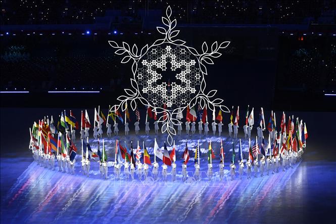 Trong ảnh: Ngọn đuốc Olympic tắt lửa tại lễ bế mạc Olympic mùa Đông Bắc Kinh 2022, Trung Quốc, ngày 20/2/2022. Ảnh: AFP/ TTXVN