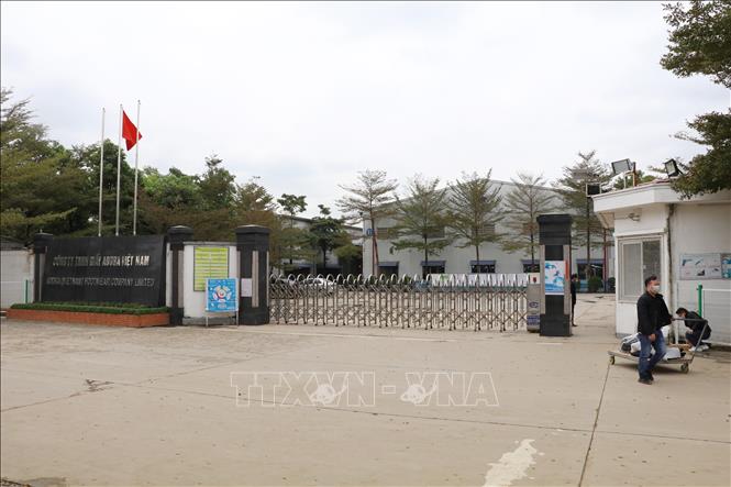 Trong ảnh: Công ty TNHH giầy ADORA Việt Nam trở lại làm việc bình thường vào sáng 21/2. Ảnh: Đức Phương - TTXVN