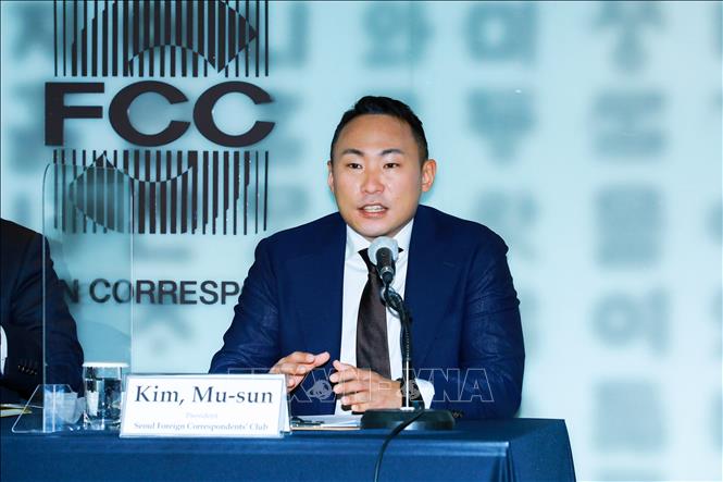 Chủ tịch Câu lạc bộ phóng viên nước ngoài Seoul (SFCC) Kim Mu-sun tại buổi họp báo. Ảnh: Anh Nguyên - PV TTXVN tại Hàn Quốc