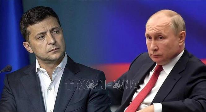 Trong ảnh: Tổng thống Ukraine Volodymyr Zelensky (trái) và Tổng thống Nga Vladimir Putin. Ảnh: AP/TTXVN