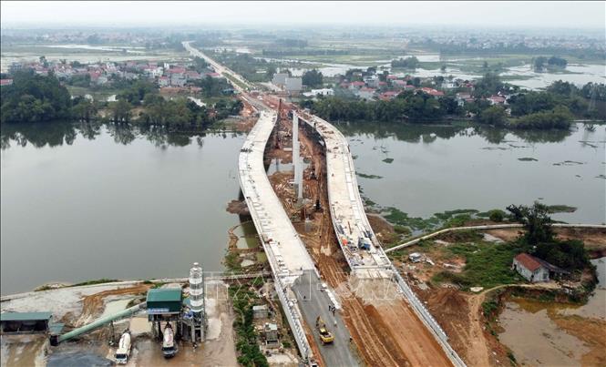 Trong ảnh: Cầu Đầm Vạc dự kiến hoàn thành vào quý II/2022. Ảnh: Hoàng Hùng – TTXVN