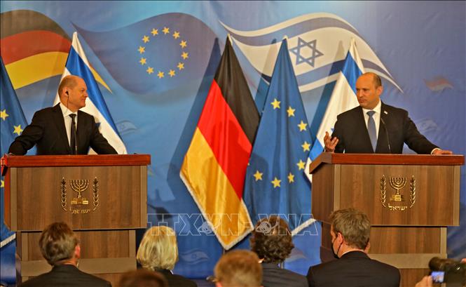 Trong ảnh: Thủ tướng Israel Naftali Bennett (phải) và Thủ tướng Đức Olaf Scholz tại cuộc họp báo chung ở Jerusalem ngày 2/3/2022. Ảnh: AFP/ TTXVN