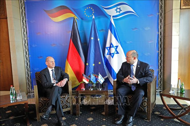 Trong ảnh: Thủ tướng Israel Naftali Bennett (phải) và Thủ tướng Đức Olaf Scholz tại cuộc gặp ở Jerusalem ngày 2/3/2022. Ảnh: AFP/ TTXVN