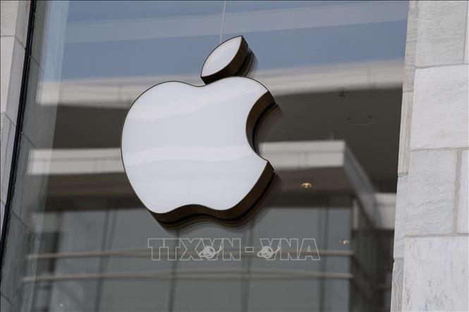 Trong ảnh (tư liệu): Biểu tượng Apple tại một cửa hàng của hãng ở Washington, DC, Mỹ. Ảnh: AFP/ TTXVN 