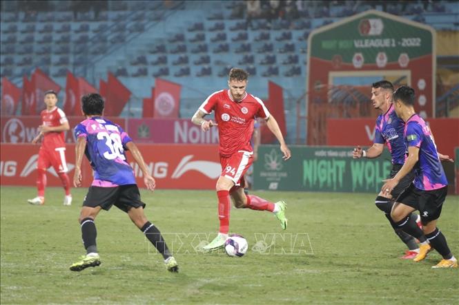 Kết thúc hiệp 1, hai đội hoà nhau với tỷ số 0 - 0. Ảnh: Minh Quyết - TTXVN