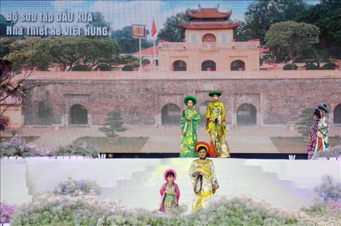 Các mẫu thiết kế trong bộ sưu tập áo dài 