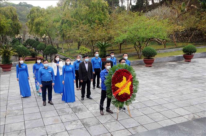Trong ảnh: Lễ tưởng niệm Nhà cách mạng, liệt sỹ Tô Hiệu và các anh hùng liệt sỹ tại nghĩa trang Nhà tù Sơn La. Ảnh: Quang Quyết-TTXVN