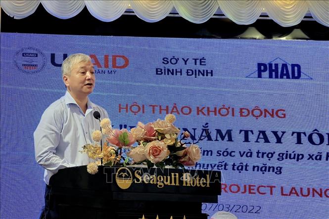 Trong ảnh: Ông Lê Quang Hùng, Giám đốc Sở Y tế tỉnh Bình Định phát biểu khởi động Dự án “Hãy Nắm Tay Tôi II”, giai đoạn 2022-2024. Ảnh: Nguyên Linh-TTXVN