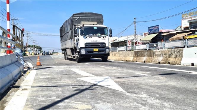 Trong ảnh: Chính thức thông xe cầu vượt Dầu Giây. Ảnh: TTXVN phát
