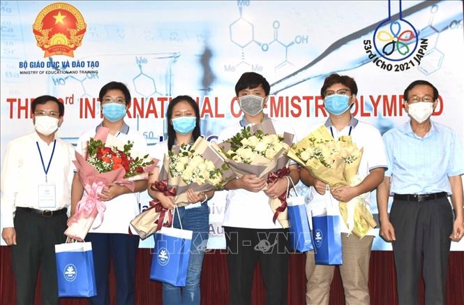 Ngoài huy chương vàng Olympic Hóa học quốc tế 2021, Nguyễn Lê Thảo Anh còn đạt hàng loạt giải thưởng khác. Ảnh: TTXVN phát