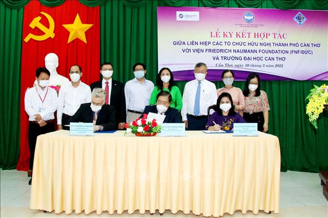 Photo: At the signing ceremony of the MoU. VNA Photo: Nguyễn Trung Kiên
