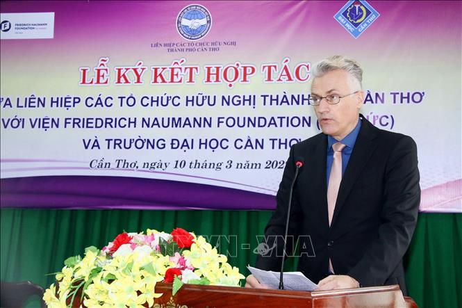 Photo: Prof. Dr. Andreas Stoffers, FNF Country Director in Vietnam speaks at the signing ceremony of the MoU. VNA Photo: Nguyễn Trung Kiên