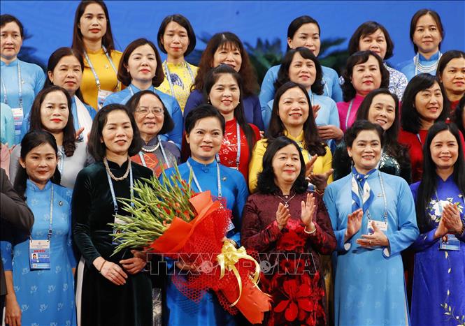 President of the Vietnam Women’s Union for the 2022-2027 term Ha Thi Nga makes debut at the congress’s closing ceremony. VNA Photo 